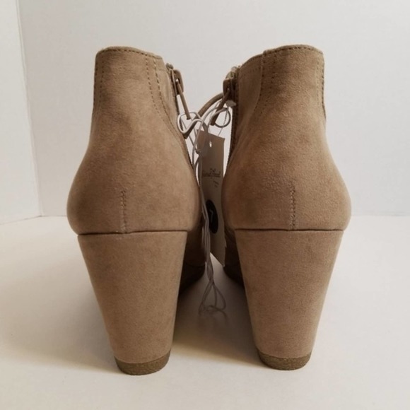 Universal Thread Sz 9.5 BESSIE Tan Wedge Boots Bootie NWT - Picture 7 of 7